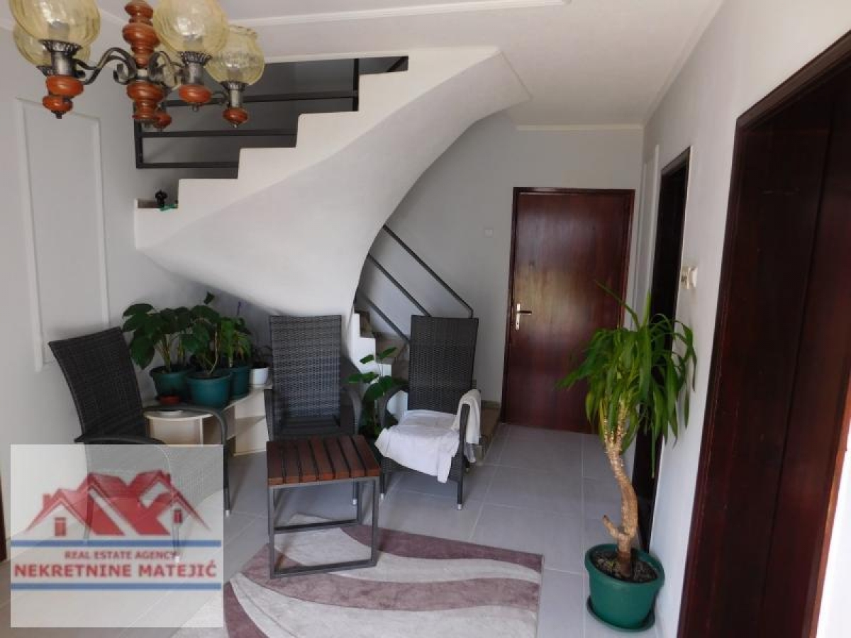 KUĆA, NOVOGRADNJA, 350 M2+5, 5 ARI PLACA, ĆAVA, CENA – 145. 000 E