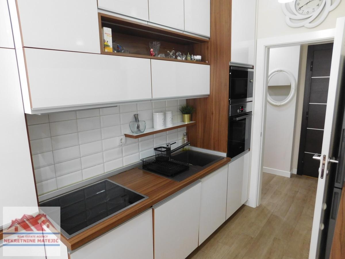 ČETVOROSOBAN STAN, 81M2, 2. SP, LUX NOVOGRADNJA, CENTAR, NAMEŠTEN–146. 000 E/M2 SA STVARIMA