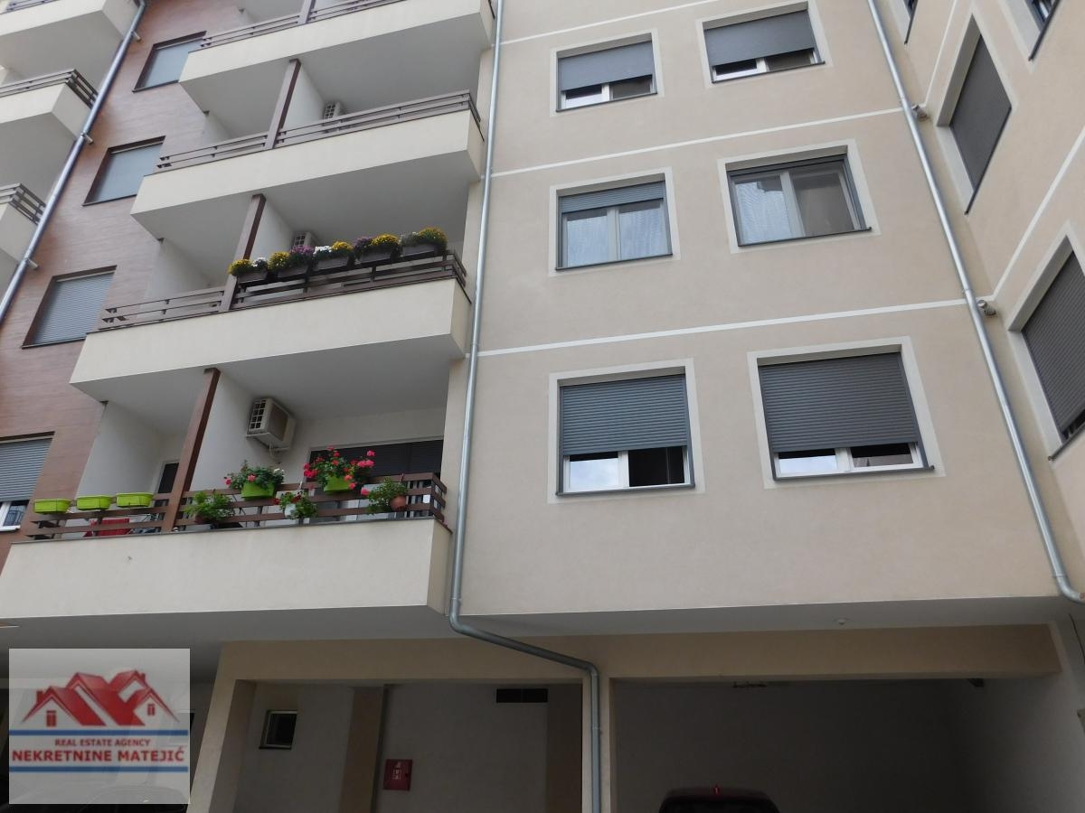 ČETVOROSOBAN STAN, 81M2, 2. SP, LUX NOVOGRADNJA, CENTAR, NAMEŠTEN–146. 000 E/M2 SA STVARIMA