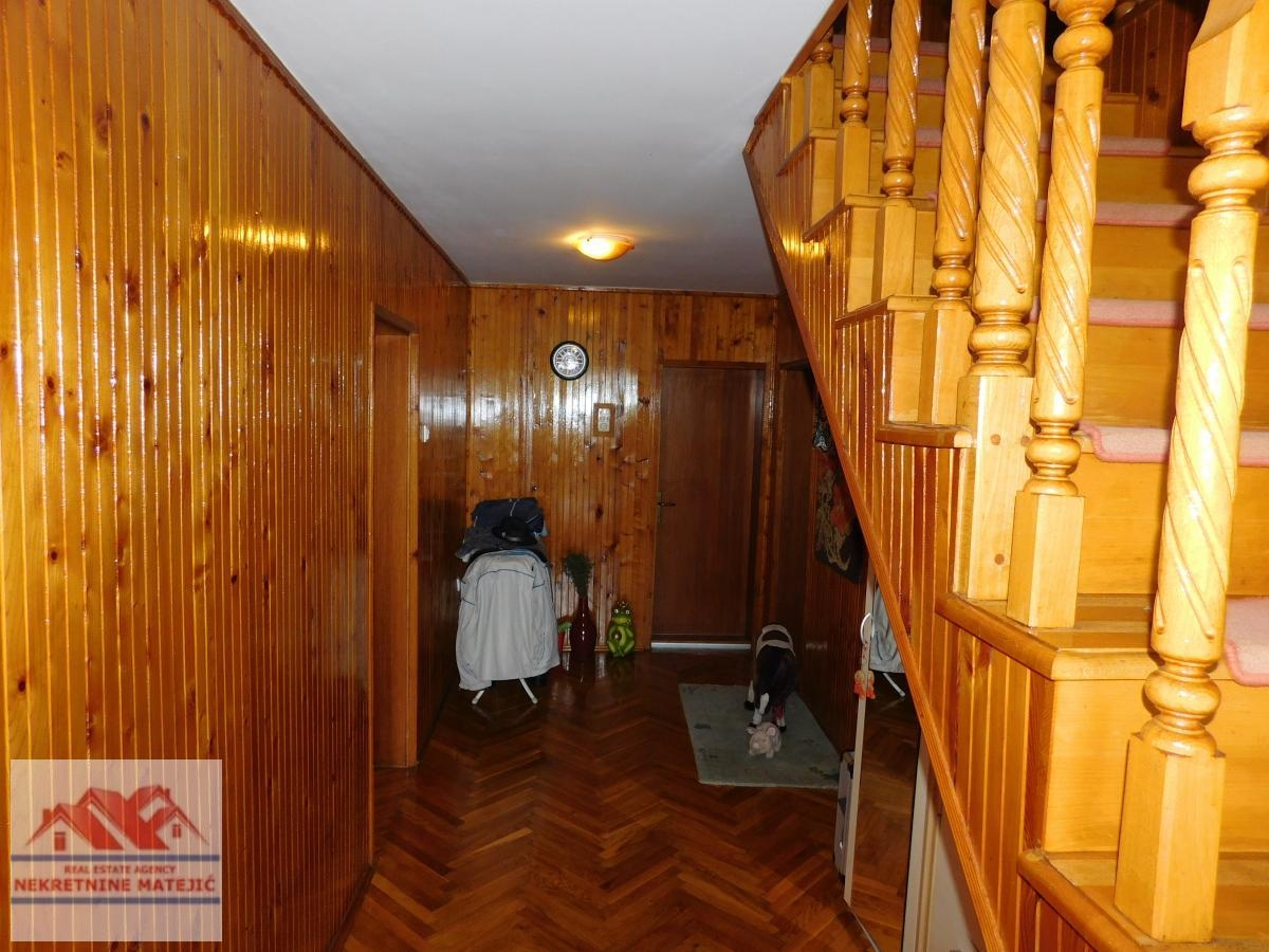 KUĆA, BRESNICA, 250 M2, PLAC 7, 8 A, CENA - 160. 000E