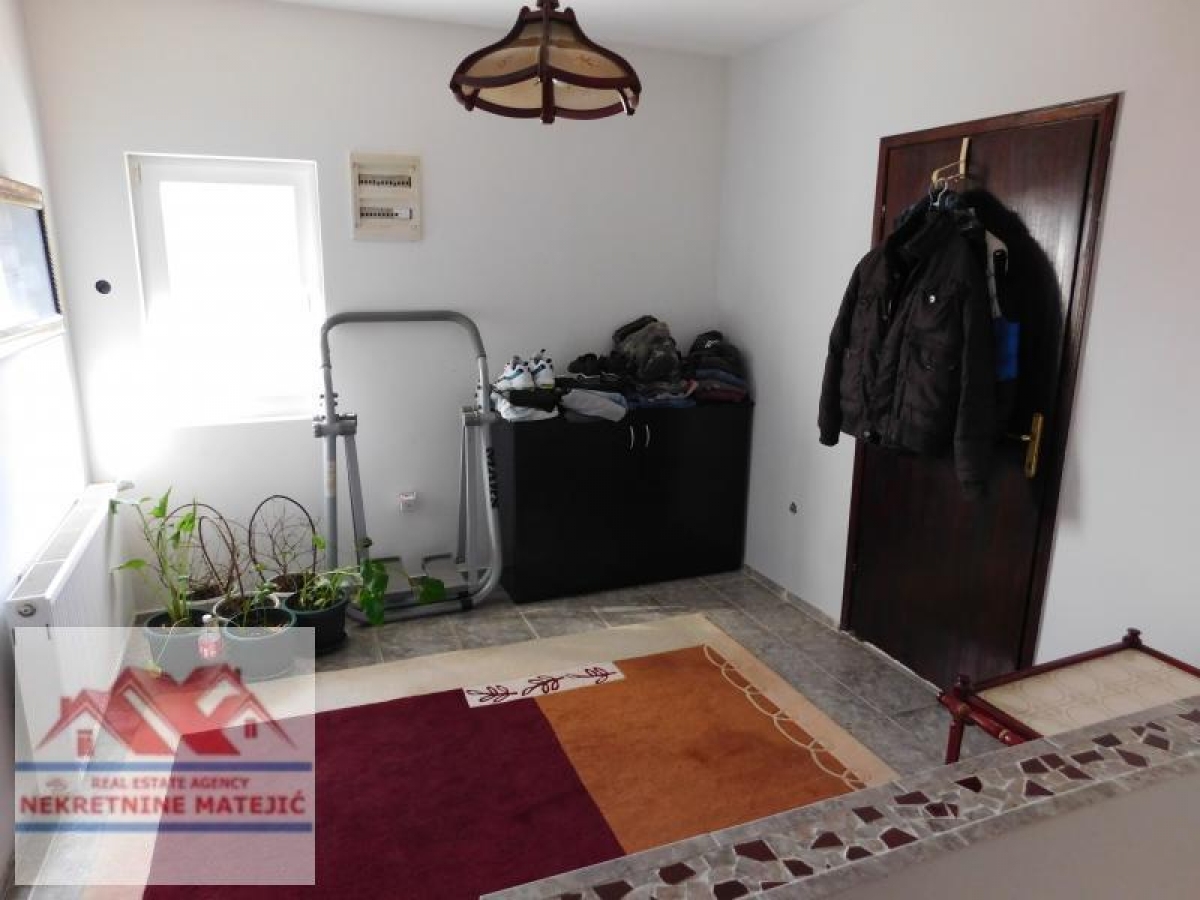 KUĆA, NOVOGRADNJA, 350 M2+5, 5 ARI PLACA, ĆAVA, CENA – 145. 000 E