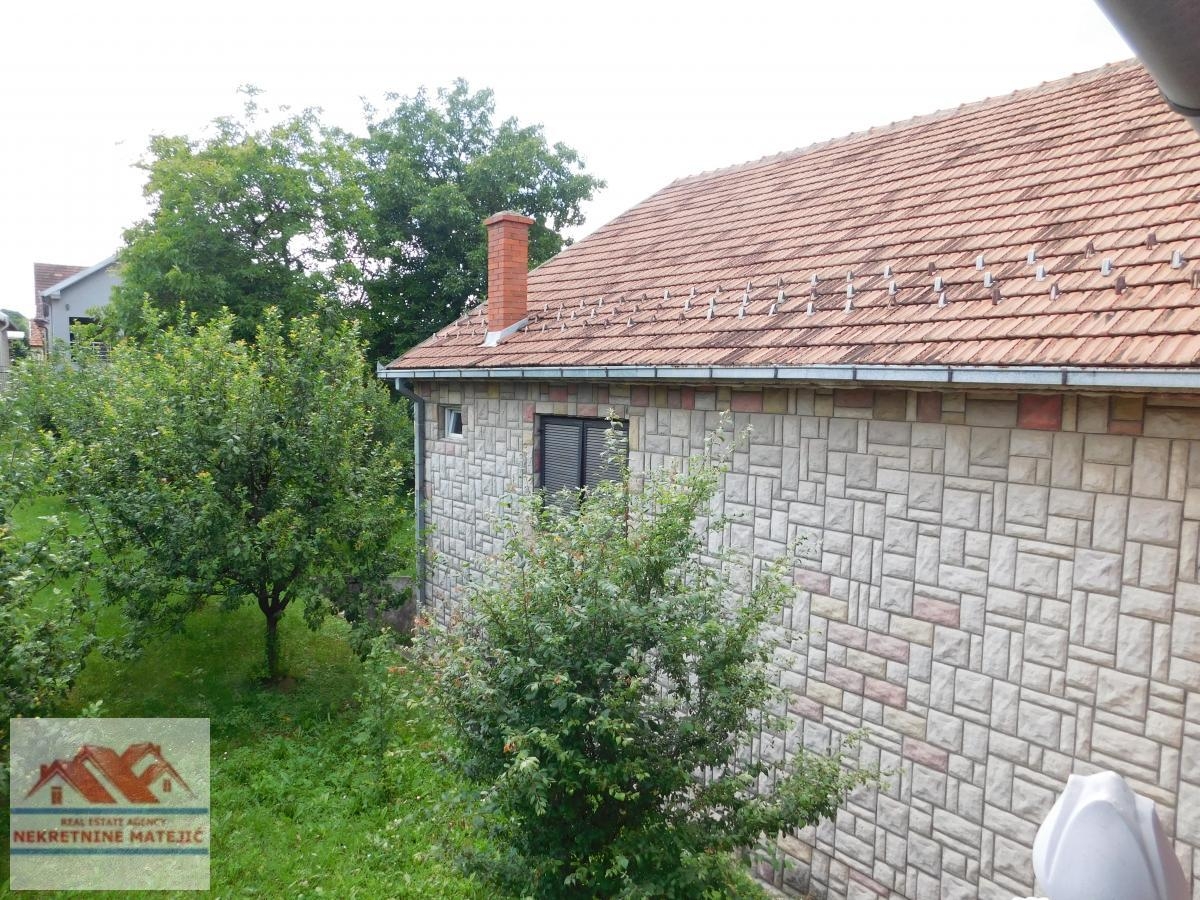 KUĆA, BRESNICA, 250 M2, PLAC 7, 8 A, CENA - 160. 000E