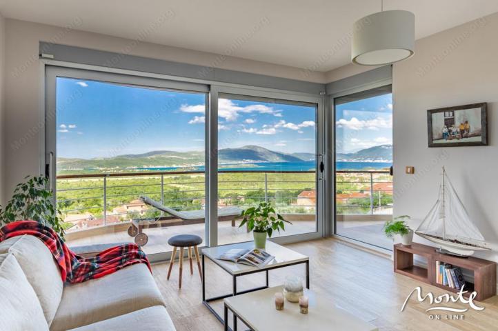 Apartmani u novom kompleksu sa bazenom sa pogledom na more u Kavcu, Tivat