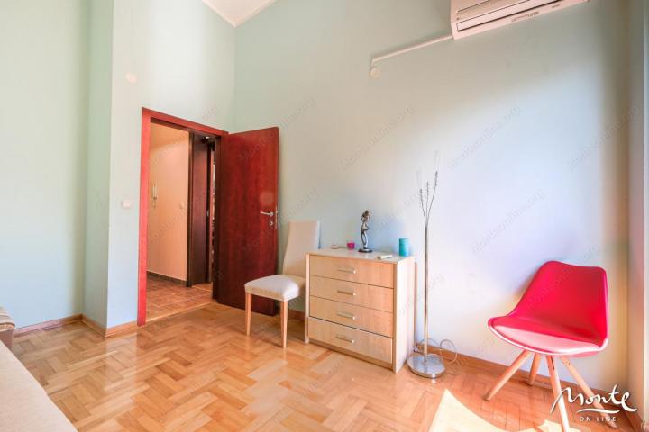 Penthouse sa 2 spavaće sobe na 1. liniji mora u blizini Porto Novog, Kumbor