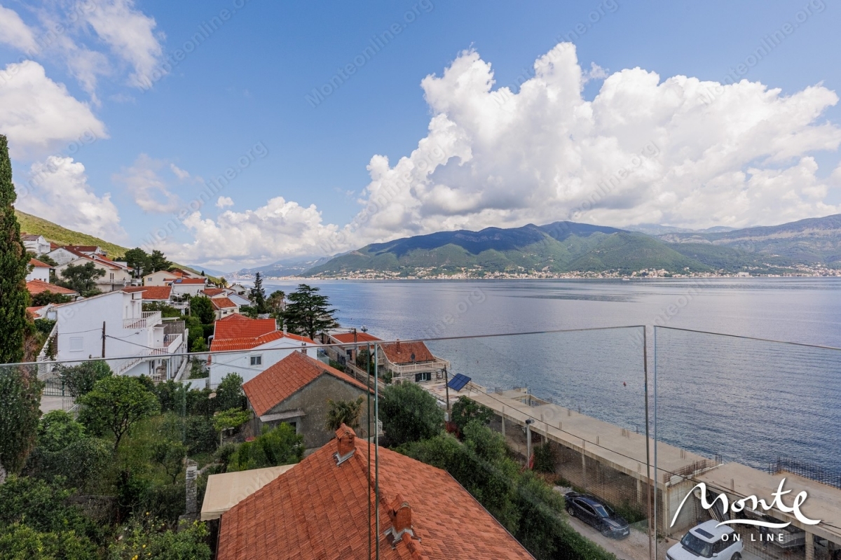 Nova vila sa 4 spavaće sobe, saunom i bazenom 10 metara od plaže