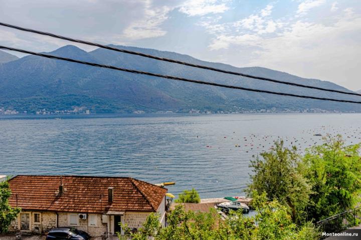 Stara kamena kuća na par koraka od mora