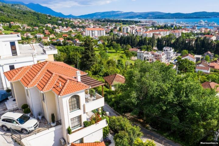 Namještena vila sa 3 spavaće sobe i bazenom u Tivtu