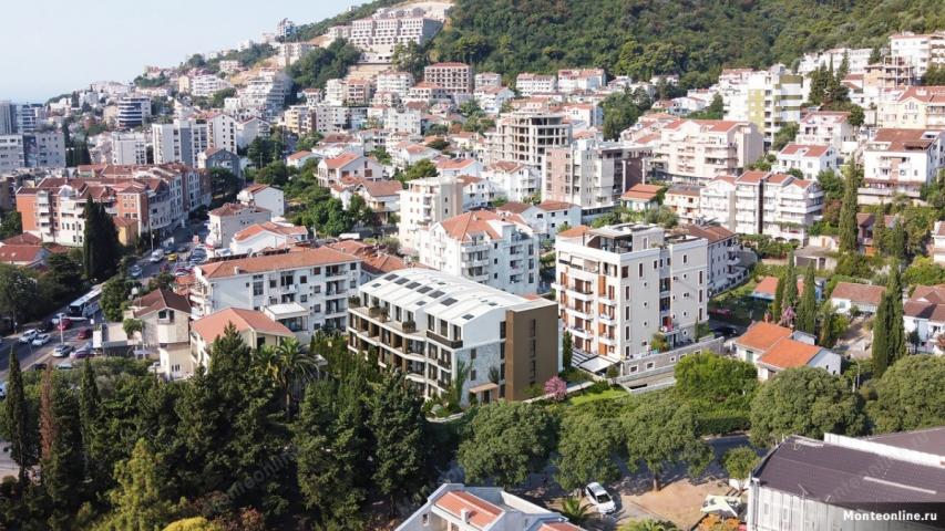 Jedinstvene, namještene rezidencije u srcu Budve