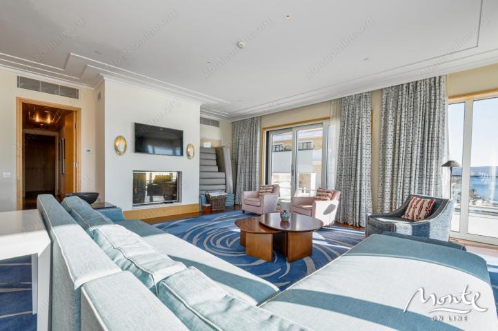 Ekskluzivni penthouse sa sopstvenim bazenom i saunom u Aqua, Porto Montenegro