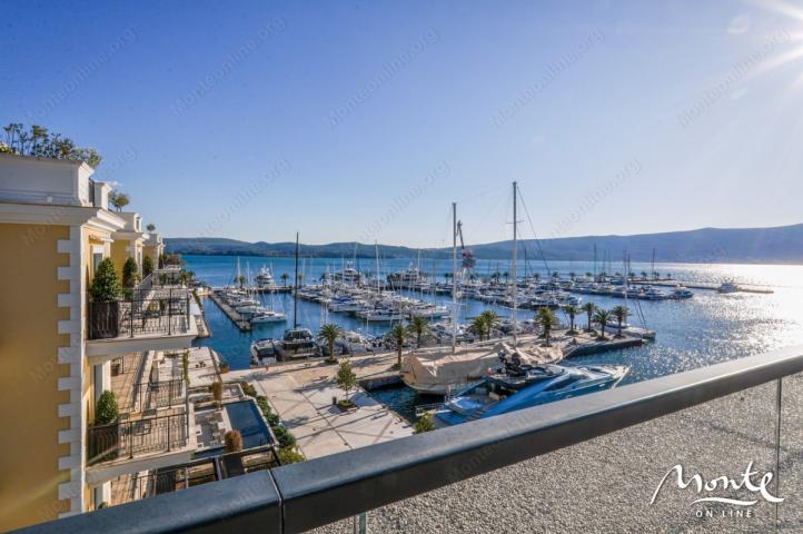 Ekskluzivni penthouse sa sopstvenim bazenom i saunom u Aqua, Porto Montenegro