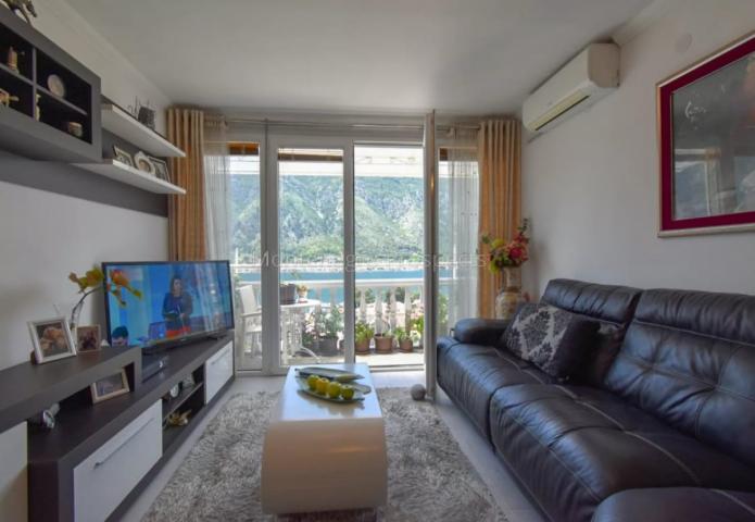 Apartman sa 3 spavaće sobe i panoramskim pogledom na more u Dobroti