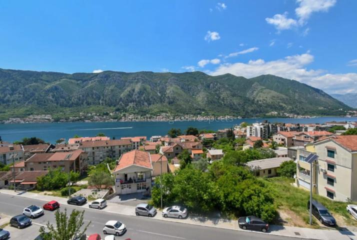 Apartman sa 3 spavaće sobe i panoramskim pogledom na more u Dobroti