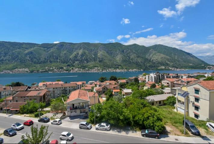 Apartman sa 3 spavaće sobe i panoramskim pogledom na more u Dobroti