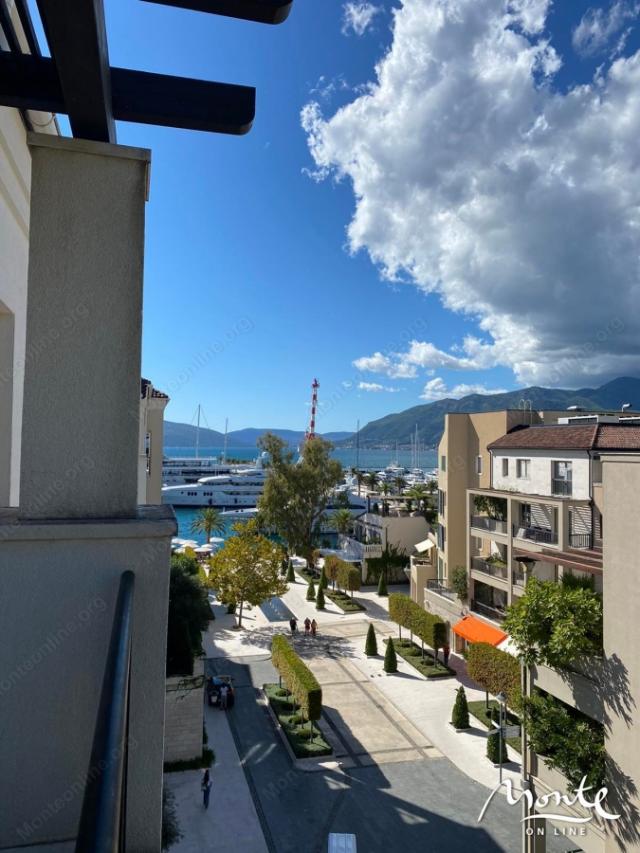 Luksuzni stan u zgradi Ksenija, Porto Montenegro