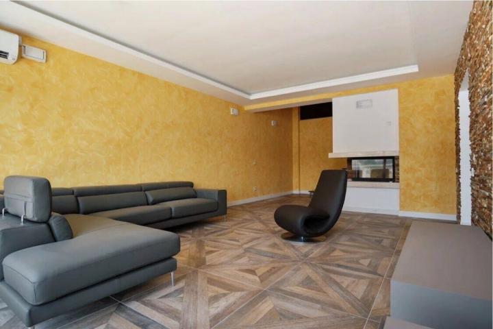 Penthouse na tri nivoa na 1. liniji mora u Rafailovichi