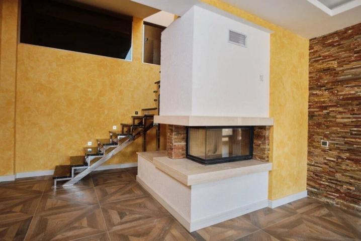 Penthouse na tri nivoa na 1. liniji mora u Rafailovichi