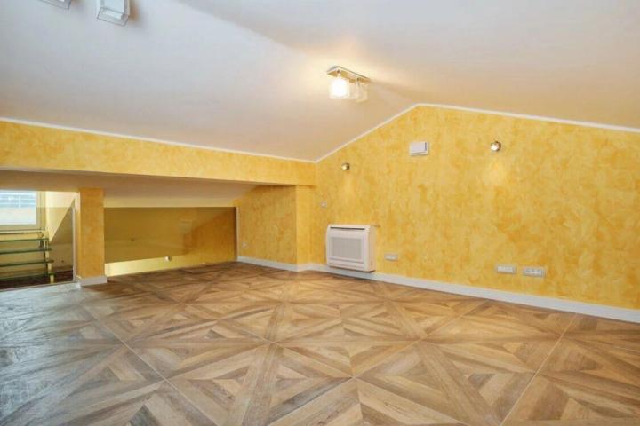 Penthouse na tri nivoa na 1. liniji mora u Rafailovichi