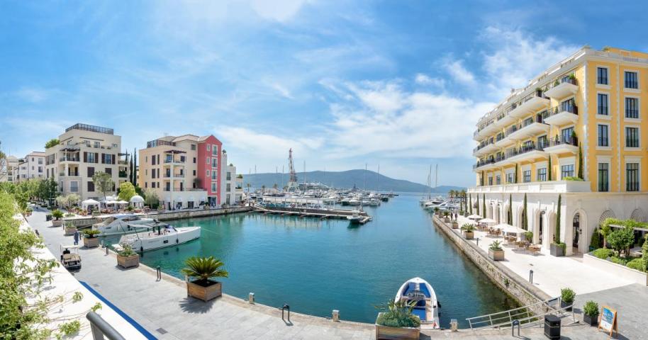 JEDNOSOBAN STAN U ZGRADI TARA, PORTO-MONTENEGRO