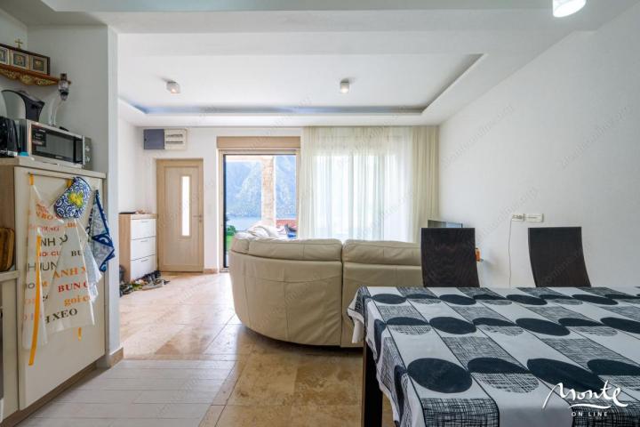 Apartman sa 2 spavaće sobe, privatnim dvorištem i panoramskim pogledom