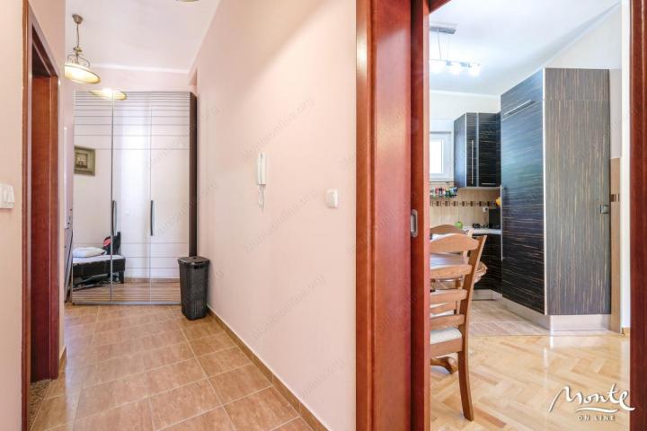 Penthouse sa 2 spavaće sobe na 1. liniji mora u blizini Porto Novog, Kumbor