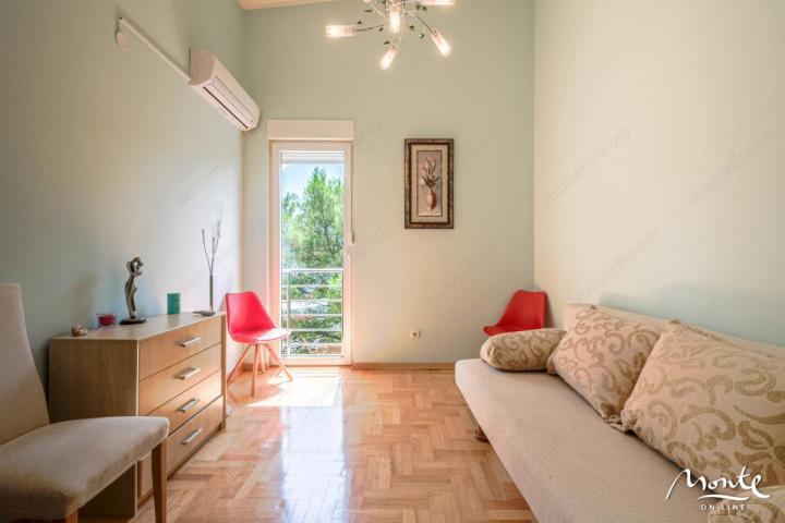 Penthouse sa 2 spavaće sobe na 1. liniji mora u blizini Porto Novog, Kumbor