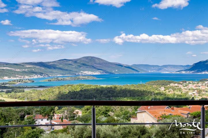 Apartmani u novom kompleksu sa bazenom sa pogledom na more u Kavcu, Tivat