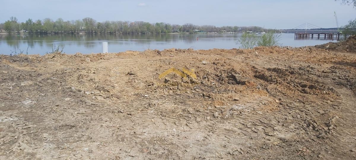 KUPI BEZ PROVIZIJE! Atraktivno Zemljište na Sremskoj Strani Uz Dunav