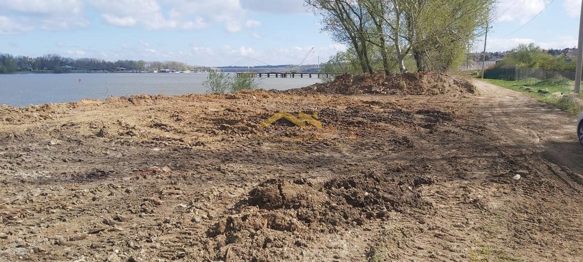 KUPI BEZ PROVIZIJE! Atraktivno Zemljište na Sremskoj Strani Uz Dunav