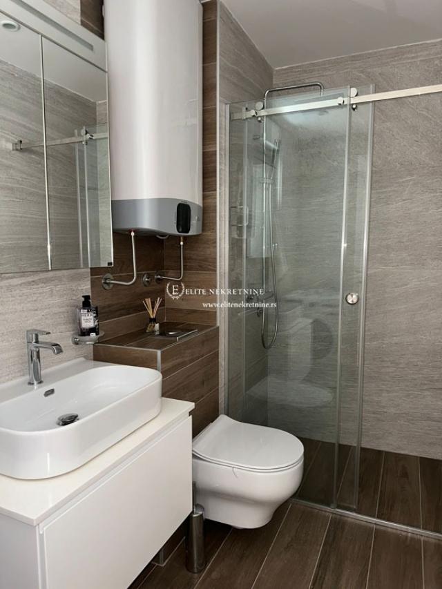 Izdavanje-Petosoban penthouse sa terasom od 85m2, 2 garazna mesta