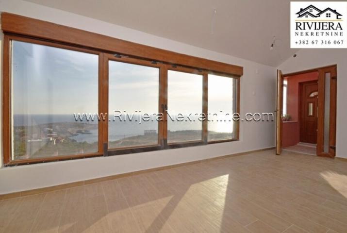 Newly built house with sea view in Lustica