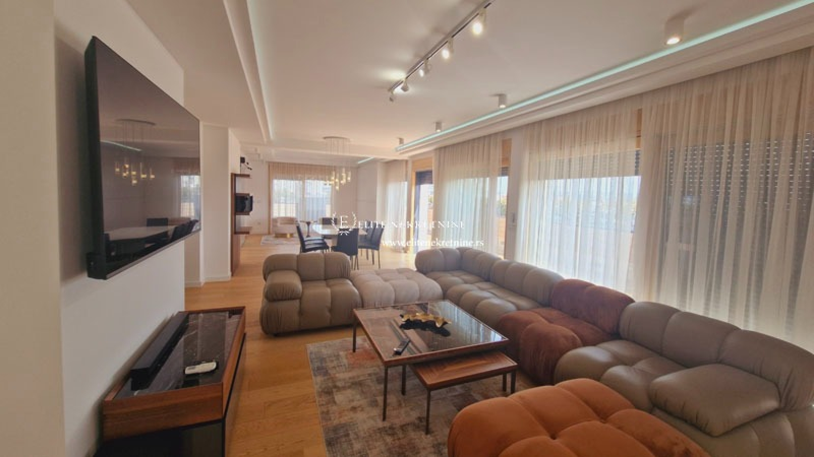 Izdavanje-Penthouse Vracar, terasa 85m2, 2 garazna mesta