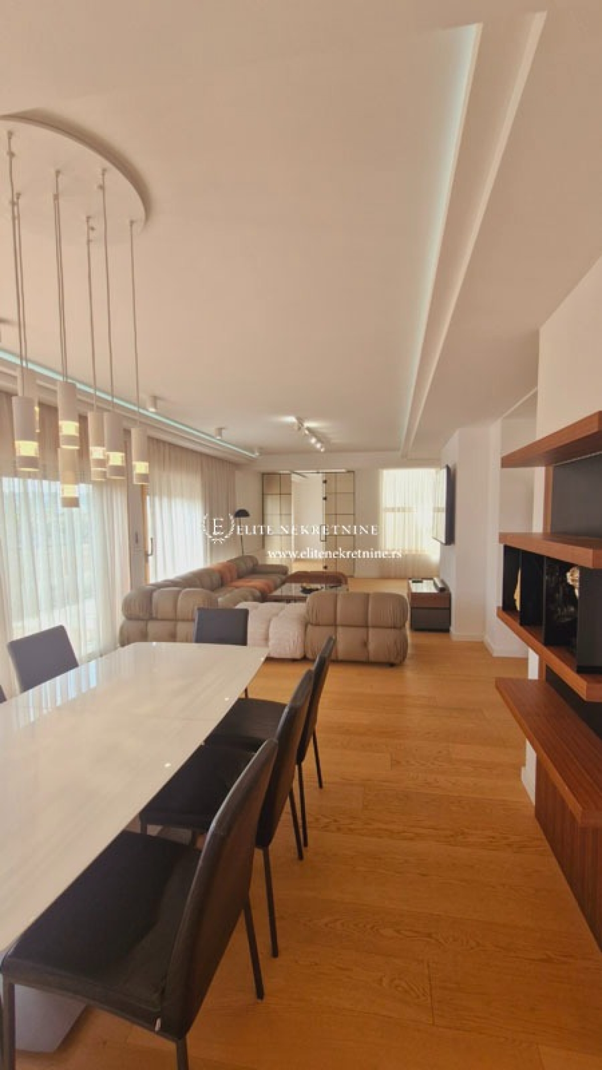 Izdavanje-Penthouse Vracar, terasa 85m2, 2 garazna mesta