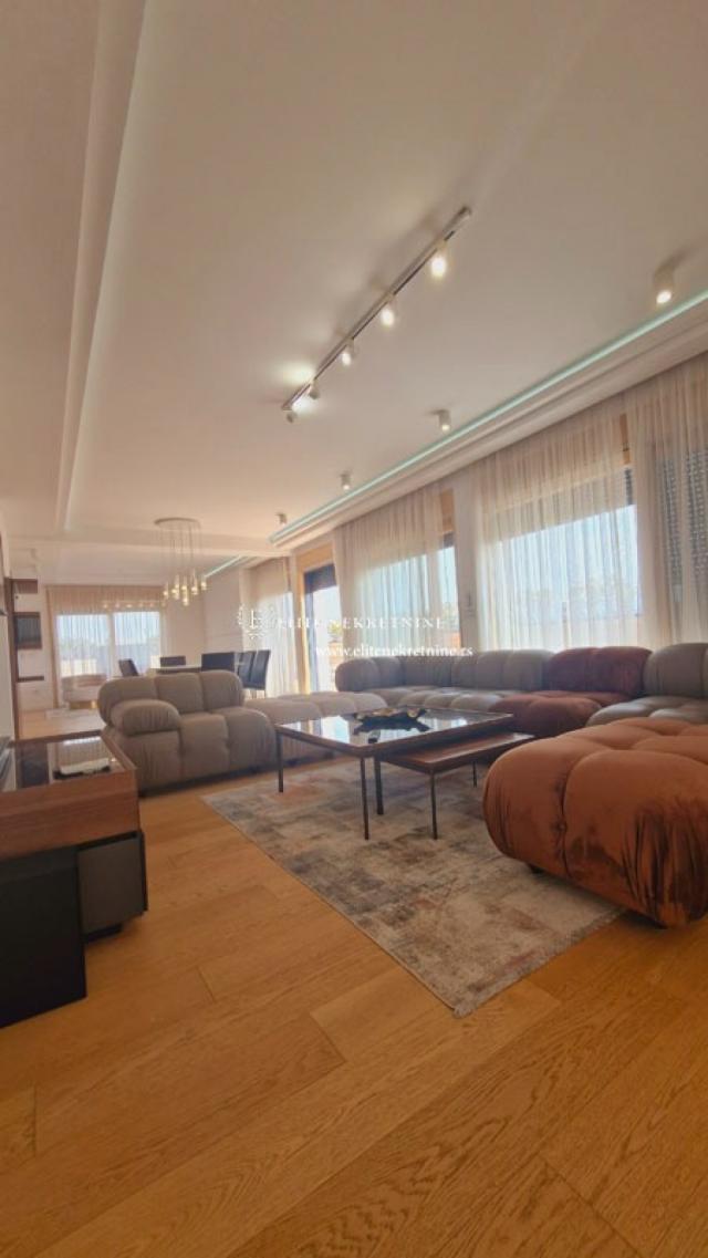 Izdavanje-Petosoban penthouse sa terasom od 85m2, 2 garazna mesta