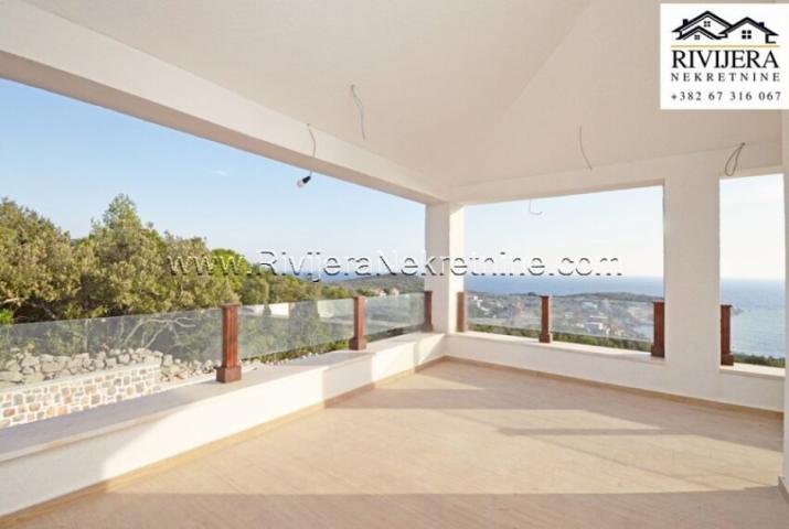 Newly built house with sea view in Lustica