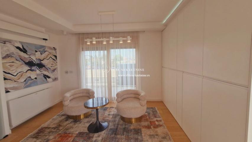 Izdavanje-Petosoban penthouse sa terasom od 85m2, 2 garazna mesta