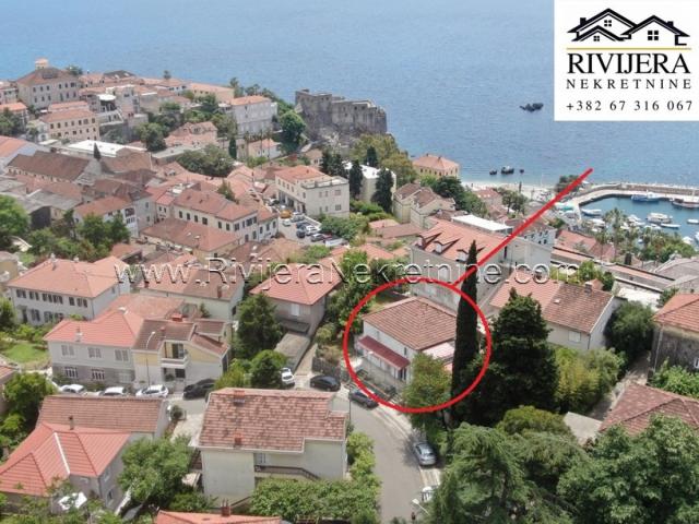 Dvoetazna kuca Herceg Novi stari grad