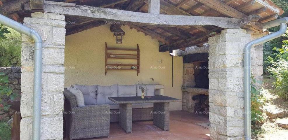 House We are selling a fully furnished Istrian rustic house, 135 m2, Pićan