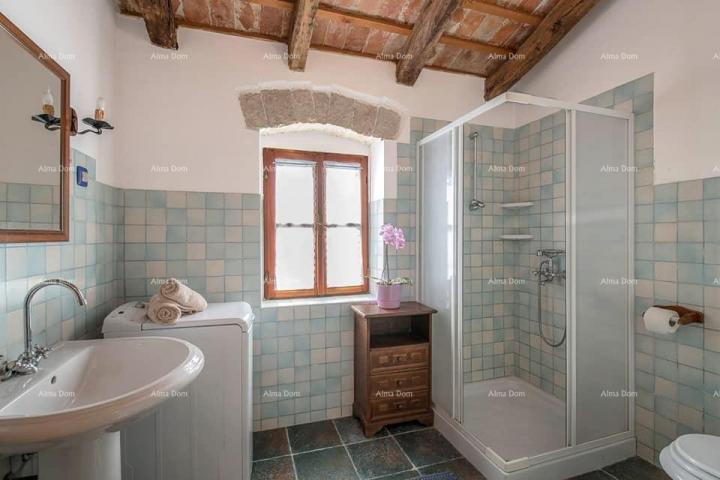 House We are selling a fully furnished Istrian rustic house, 135 m2, Pićan