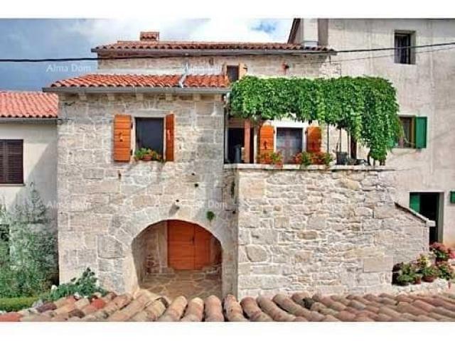 House We are selling a fully furnished Istrian rustic house, 135 m2, Pićan