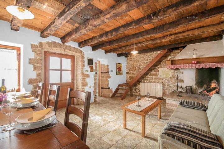 Haus Wir verkaufen ein komplett möbliertes istrisches Landhaus, 135 m2, Pićan