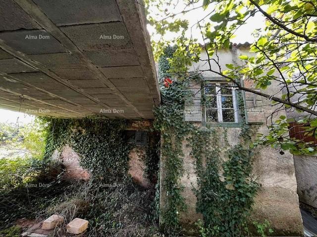 Haus Verkauf eines alten istrischen Hauses mit großem Baugrundstück, Valbandon