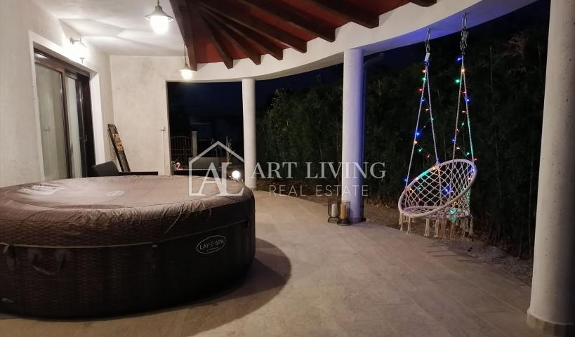 Porec-surroundings, Detached spacious house 320 m2, with pool