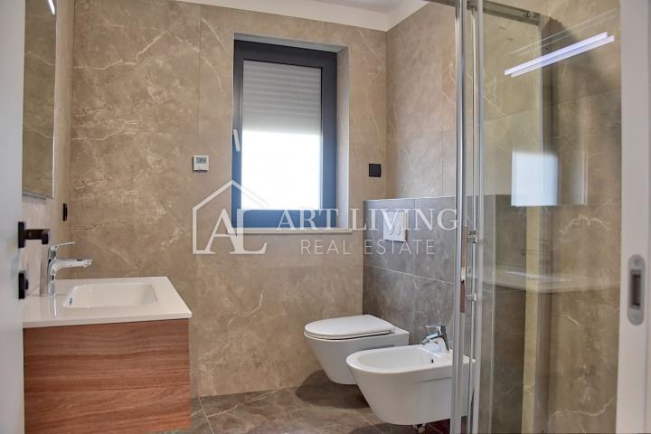 Poreč, Luksuzan penthouse u novogradnji 500 m od mora