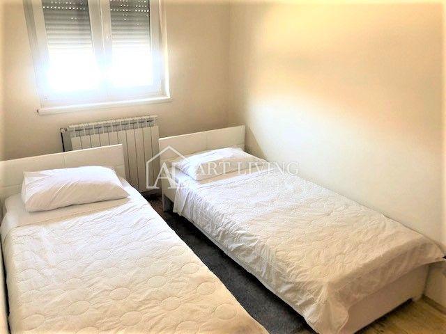 Umag - okolica, apartmanska vila s bazenom na TOP lokaciji  200 m od mora