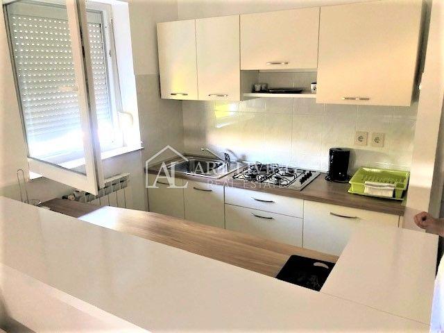 Umag - okolica, apartmanska vila s bazenom na TOP lokaciji  200 m od mora