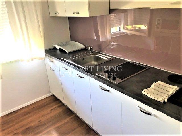 Umag - okolica, apartmanska vila s bazenom na TOP lokaciji  200 m od mora