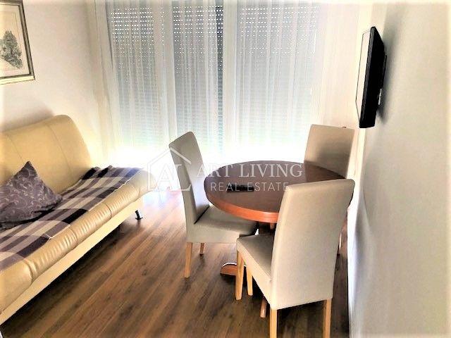 Umag - okolica, apartmanska vila s bazenom na TOP lokaciji  200 m od mora