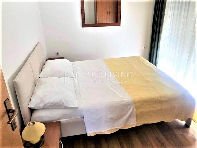 Umag - okolica, apartmanska vila s bazenom na TOP lokaciji  200 m od mora