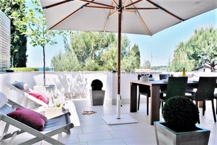 Novigrad - surroundings, luxury house in a TOP location 60 m from the sea with a sea view