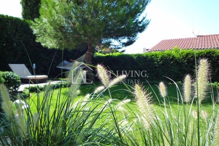 Novigrad - surroundings, luxury house in a TOP location 60 m from the sea with a sea view